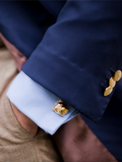 Запонки на рубашке